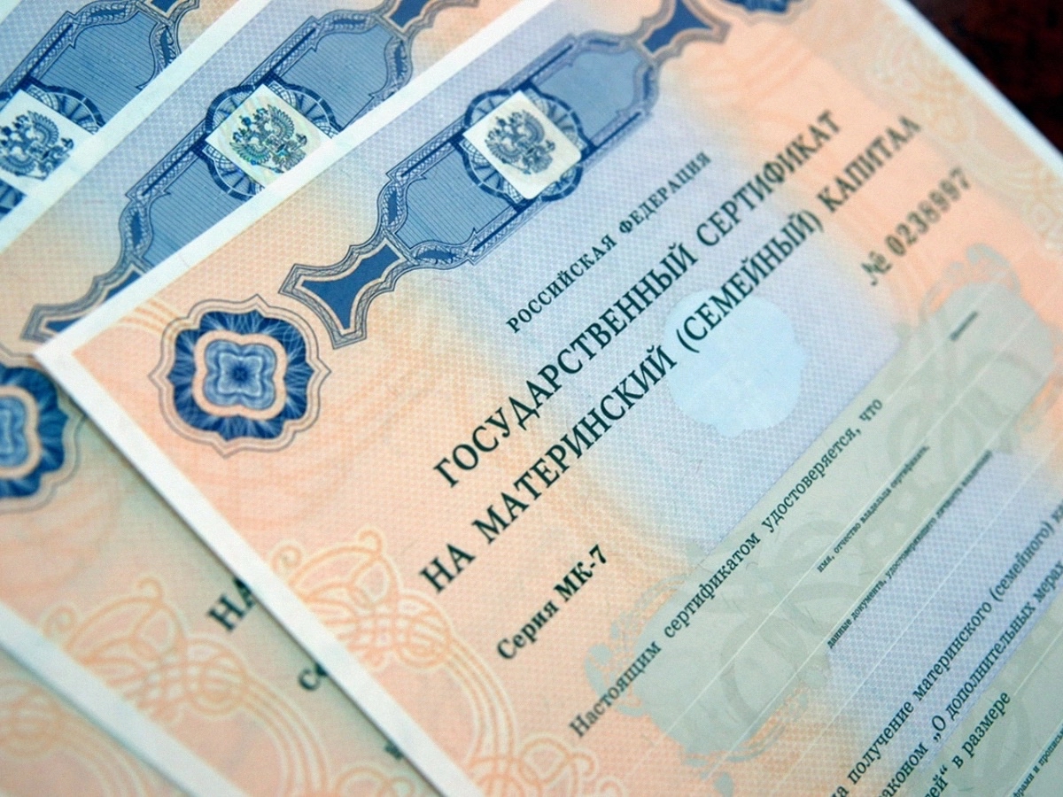 Минтруд: решение о распоряжении маткапиталом будет приниматься вдвое быстрее 
 
Решение о распоряжении маткапиталом будет приниматься вдвое быстрее. Нормативный срок сократится с 10 до 5 рабочих дней. Также сократится время принятия решения, если потребуется запросить дополнительные документы, с 20 до 12 рабочих дней. Соответствующие изменения предлагаются проектом постановления Правительства Российской Федерации и вынесены на общественное обсуждение. 
 
Напомним, размер материнского капитала на первого ребенка, рожденного с 01.01.2020, и на второго ребенка, рожденного с 01.01.2007 до 01.01.2020 составляет 690 266,95 руб. При рождении второго – семья, которой ранее был оформлен сертификат, дополнительно получит 221 895,1 руб. Если же семья не получала сертификат при рождении первого ребенка, то при рождении второго она сразу сможет получить полную сумму – т.е. 912 162,09 рублей. Размер материнского капитала индексируется ежегодно, с 1 февраля, по уровню фактической инфляции. Если семья потратила часть средств материнского капитала, то остаток средств также индексируется. 
 
Информация Минтруда России 

Позвоните нам: ☎ 8 (911) 557-44-32 Или напишите: ✉vk.com/yapraktika29 
Ставьте лайки 👍 делайте репосты ⤵ оставляйте комментарии 💬 рекомендуйте нас друзьям 🗣для вас - просто, а нам - приятно