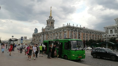Юрий Валерьевич в LOOKY. . Екатеринбург
Площадь...