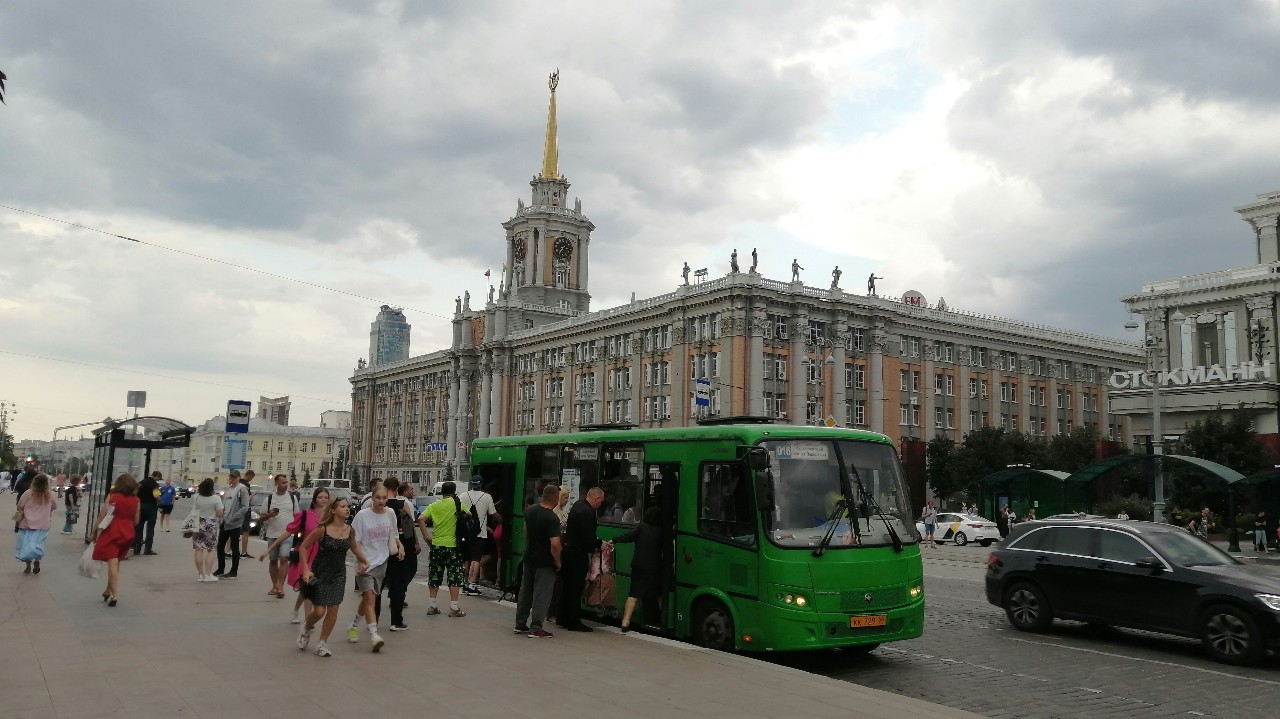 Юрий Валерьевич in LOOKY. . Екатеринбург
Площадь...