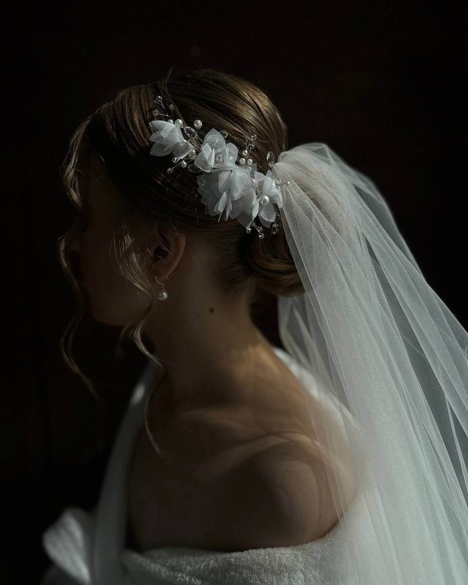 Вы только посмотрите, какие красивые фото присылает с моими украшениями салон @be_beautiful_vrn 😍😍😍

Мои любимые мастера, умеющие делать волшебство ✨💫

#свадебныеукрашения #веточкивприческу #украшениявприческу #свадебнаяприческа #невеста #моясвадьба