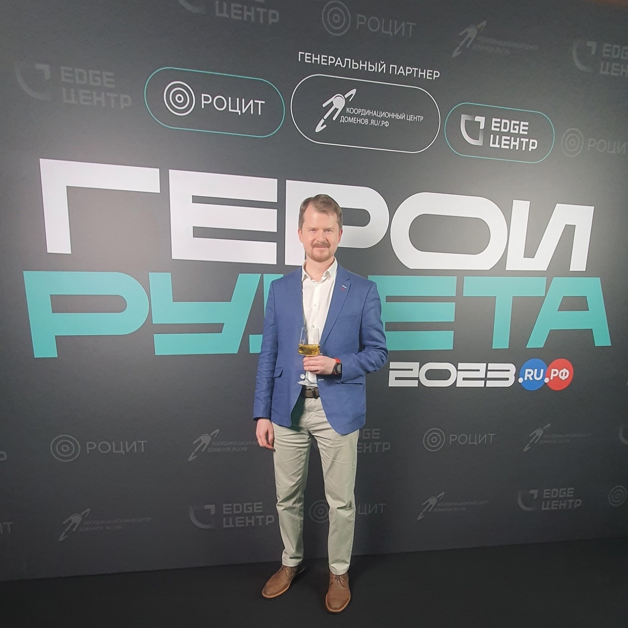 На премии "Герои Рунета" всех призвали импортозамещать, поэтому переехал в российский Инстаграм 😊