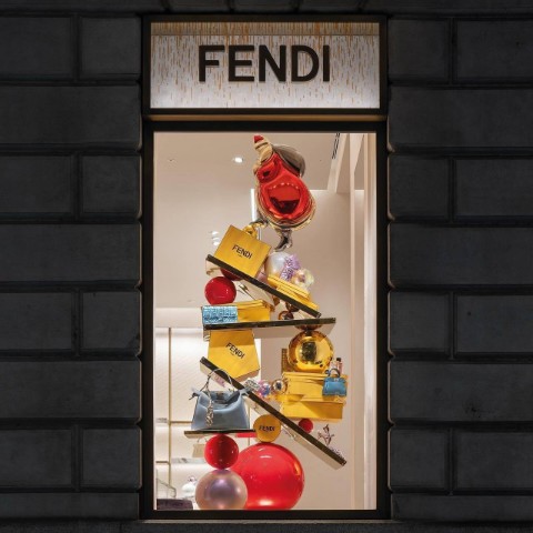 Журнал R E D в LOOKY. . Fendi украсили свои ...