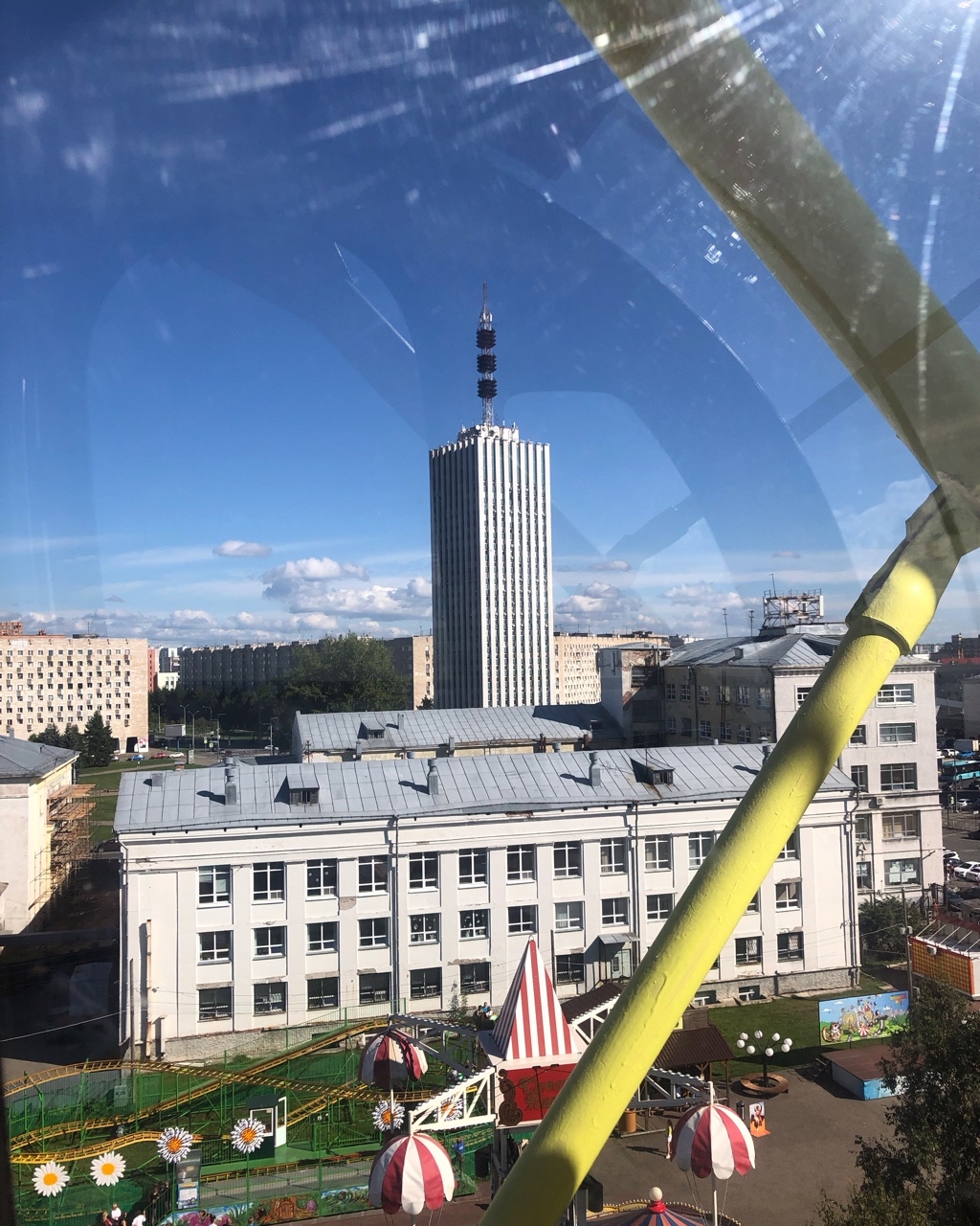 Впервые каталась одна на колесе обозрения, было весело и страшно одновременно 🤣