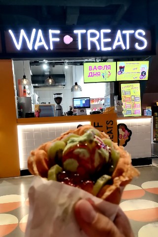 Никита в LOOKY. #ТРЦГринвичWafTreatsEstore. В такую погоду прост...