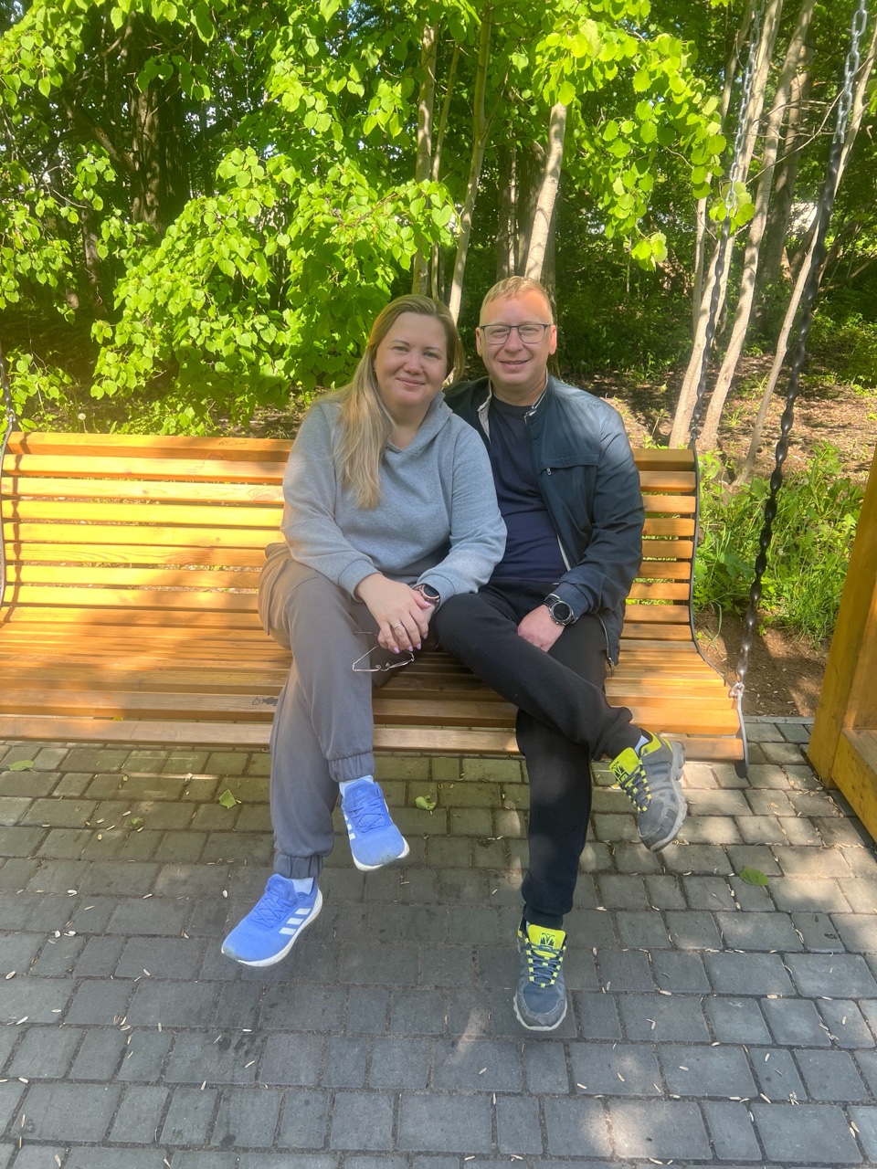 Отличное место для прогулки! 🌳

Сегодня решили выбраться на свежий воздух. Как же здорово вот так посидеть на скамейке, отдохнуть от дел и насладиться природой! ☀️

На территории встретили таких замечательных зверей:
🐰 Деревянный зайка — просто загляденье!
🦌 Металлические лоси — очень оригинальные фигурки, целое семейство!
🌲 И конечно, пушистые ёлочки, которые создают особое настроение.
Иногда так важно остановиться, выдохнуть и просто побыть на природе. Такие моменты заряжают энергией и помогают переключиться от работы и повседневных забот. 💚

А вы любите такие спокойные прогулки? Где предпочитаете отдыхать? Делитесь в комментариях! 👇

#прогулка #отдыхнаприроде #выходные #семейныйотдых #природа #парки [#хорошеенастроение ](хорошеенастроение)
