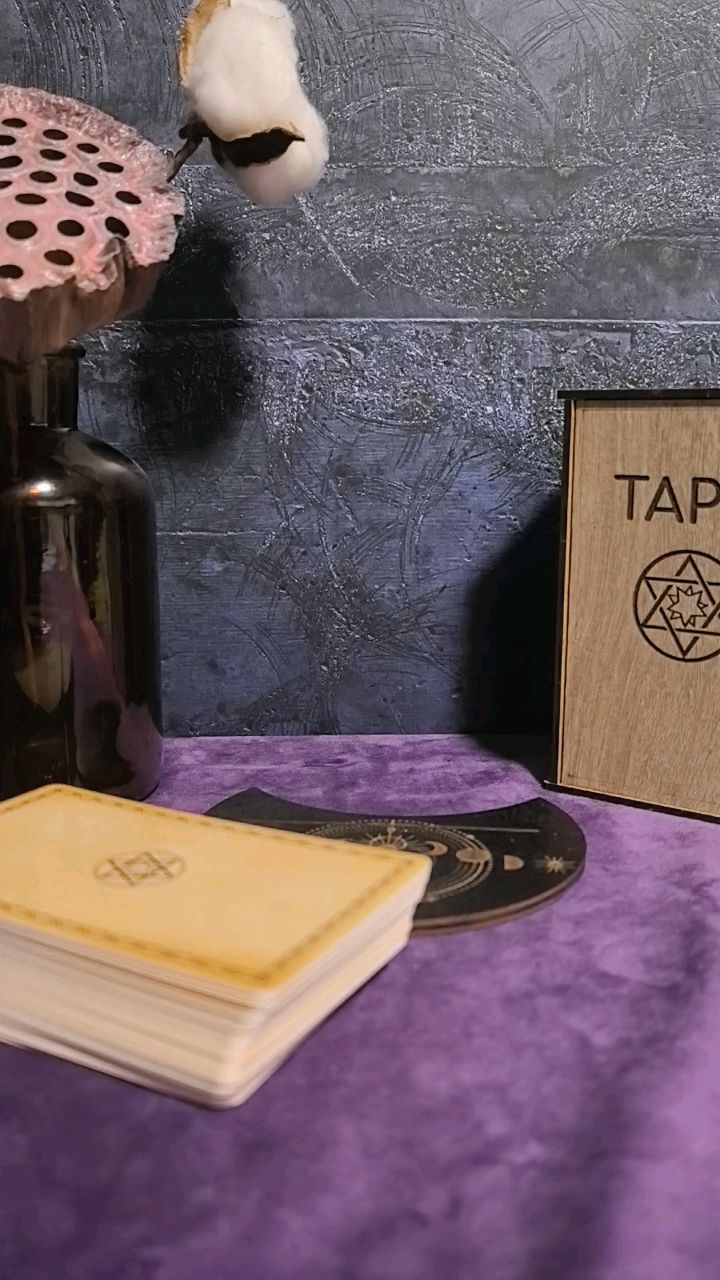 ДЕВА ЩИТА_Таро в LOOKY. #картамесяца,#карта_месяца,#таро,#расклад,#taro,#tarot,#пажпентаклей,#пентакли,#паж,#гадание,#гаданиеонлайн,#гаданиенатаро,#мантика,#мантиканатаро. 🔮 Сегодня первый де...