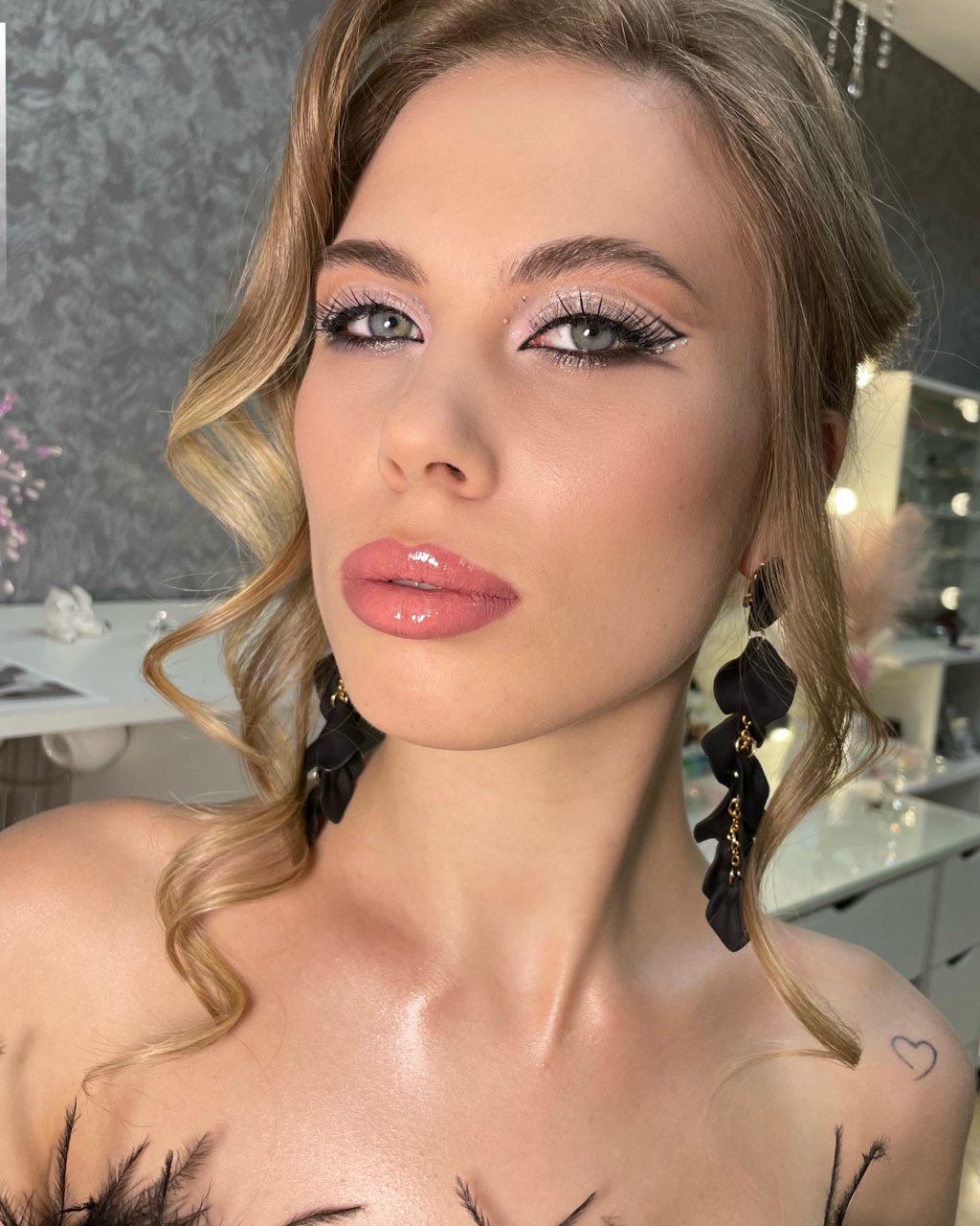 ВИЗАЖИСТ  СТИЛИСТ в LOOKY. . 