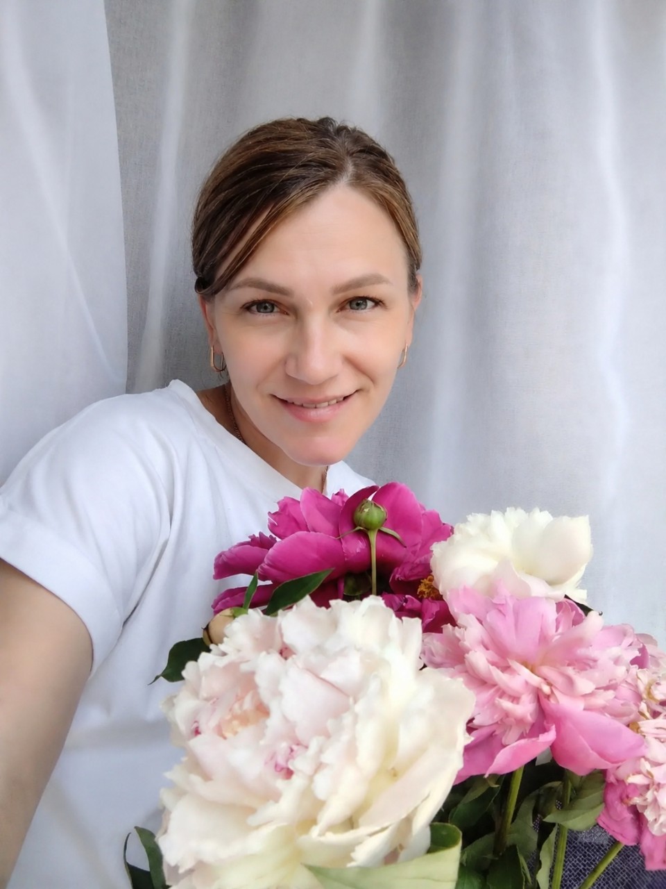 Когда я только начинала, я даже не представляла, сколько нового мне предстоит узнать и сколько интересных людей встретить.
Сегодня рядом со мной уже есть люди, которые тоже сделали свой первый шаг вместе со мной 🤍
Для меня это очень ценно, ведь за каждым человеком стоит своя история, свои цели и свои мечты.
Я понимаю, что всё только начинается. Мы учимся, развиваемся, знакомимся с продукцией и постепенно движемся вперёд.
Мне хочется создать команду людей, которые тоже хотят развиваться, пробовать новое и открывать для себя новые возможности ✨
Спасибо каждому, кто поддерживает меня, задаёт вопросы и идёт рядом 💙
А если вам интересно узнать, чем я сейчас занимаюсь — буду рада рассказать 🤗
