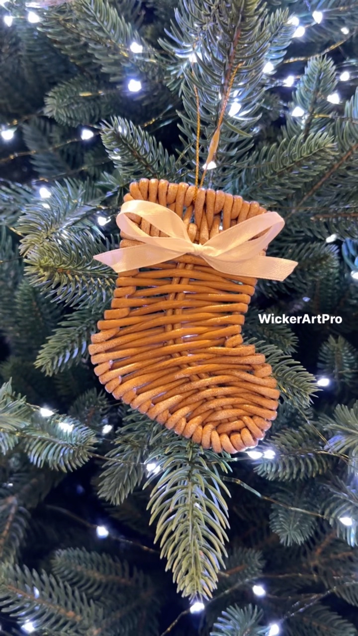Александра Кузнецова в LOOKY. #Christmas,#DIY,#Socks,#ChristmasDecorations,#HolidayCrafts,#NewYearsDecor,#ChristmasTree,#Crafting,#Handmade,#FestiveDecor,#DIYChristmas,#SockToy,#Sewing,#HomemadeDecor,#ChristmasCrafts,#CraftingIdeas,#ToyMaking,#Scrapcraft,#CreativeGifts,#WinterWonderlandvv. DIY Christmas Sock T...
