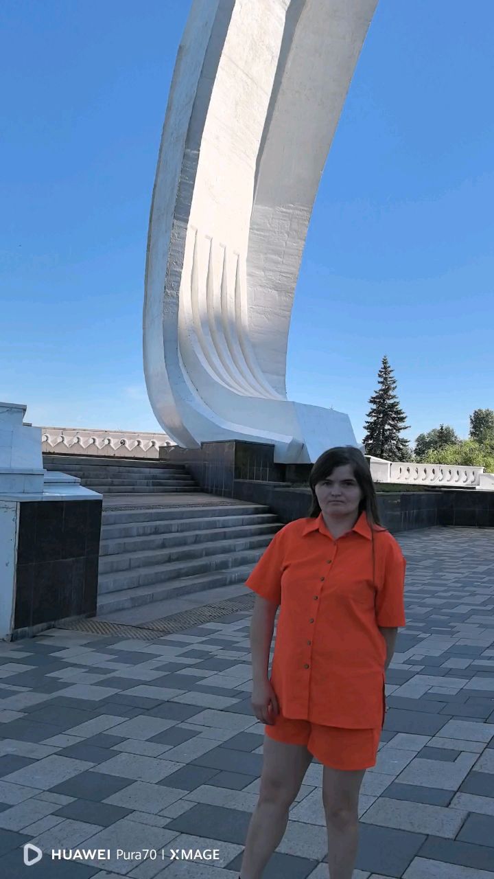 Амбассадор автостопа в LOOKY. . Стела "Ладья" на Соф...