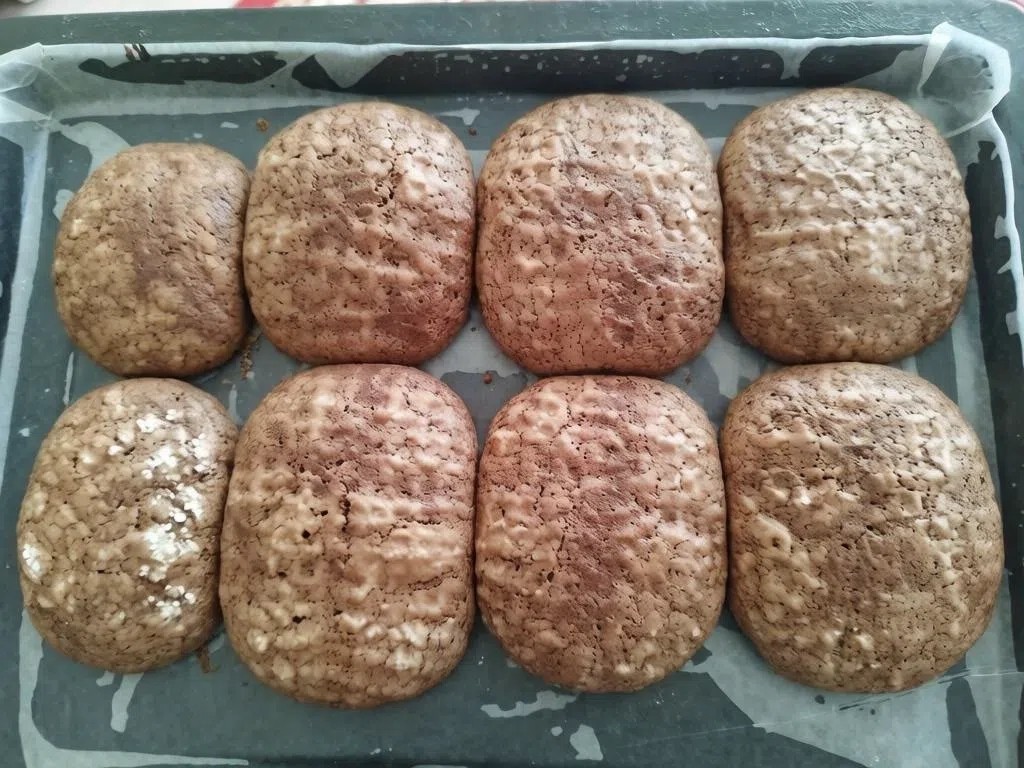 Рецепты от Виктории Поляковой в LOOKY — #Сегодня выпекала шоколадные коржики:
ИНГРЕДИЕНТЫ:

Мука — 1