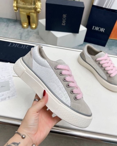 СУМКИ ОБУВЬ ЛЮКС в LOOKY. #стиль,#москва,#спб,#россия,#красота,#краснодар,#красноярск,#воронеж,#нижнийновгород,#питер,#сочи,#екатеринбург,#россия,#новосибирск,#looky,#санктпетербург. В наличии в расцветк...