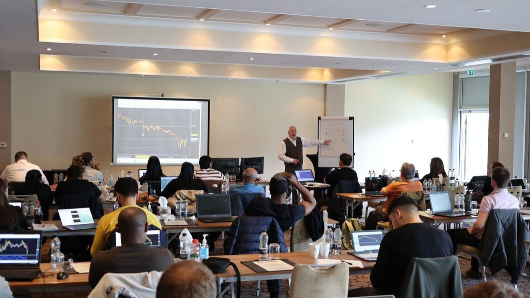 There's not better feeling then making money with our trading community. 

Traders of all experiences, from all walks of lifestyle get together with the same vision!

DM to trade live with our senior trading team!