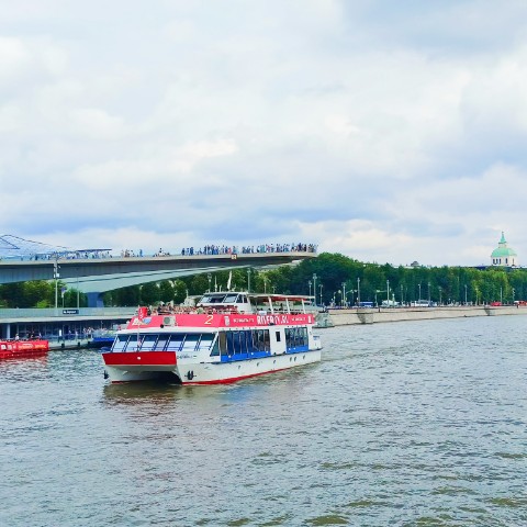 Мчащаясяпостране1966 в LOOKY. #россия,#москва. По Москве-реке.
#рос...