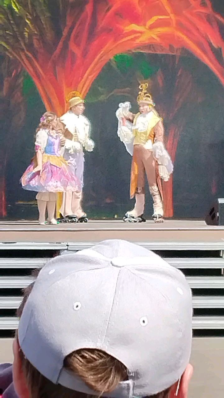 tsutsuriuk в LOOKY. . Фестиваль театральны...