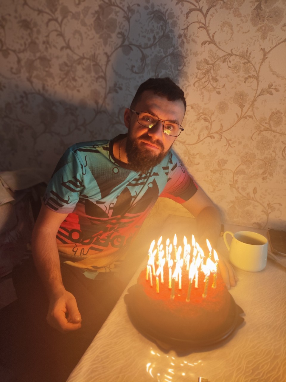 ТрИдЦаТь ТрИ 🥳🥳🥳 
Не знаю что и написать... Могу точно сказать с уверенностью в 💯% - я доволен тем, что имею в свои года 😊🔥🔥🔥