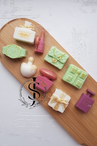 Шоколад ручной работы Зеленоград в LOOKY. #js_chocolate,#конфетыручнойработывзеленограде,#шоколадназаказ,#подаркисовкусом,#зеленоград,#андреевка,#подарки,#голубое,#всевшоколаде,#looky_топ,#шокобукет,#шоколадручнойработы,#презент,#домашняявыпечка,#шоколадныефигурки,#шоколадныефигуркиназаказ,#шоколадныенаборызеленоград,#шоконабор,#духи,#шоколадныенаборы,#шоколадныефигурки,#подаркизеленоград,#авторскийшоколад,#zelenolife. Ну какая красота💐
Ч...