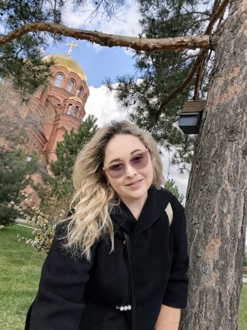 Алёна Жукова в LOOKY. . 