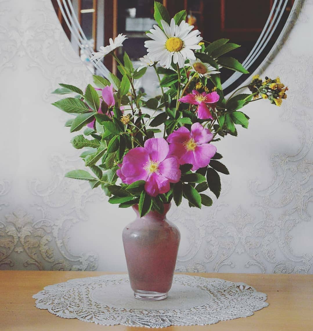 lena_51119 в LOOKY. #фотографииприроды,#воспоминания2021,#букет,#букетцветов,#композиция,#шиповник,#ромашки,#цветы. #фотографииприроды #...