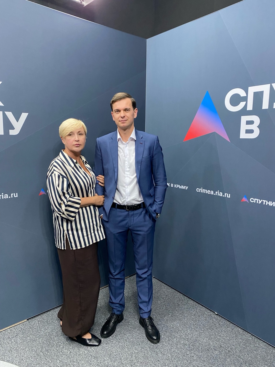 Добрый крымский 🇷🇺 вечер, друзья!

Вместе с ведущей программы «Вечерний контекст» Ириной Мульд подвели политические итоги рабочей недели в прямом эфире радио «Спутник в Крыму».

Среди прочих тем:

☝️ Обсудили визит директора ЦРУ в Москву.

☝️ Оценили «переобувание» экс-премьера Крыма Сергея Куницына.

☝️ Прокомментировали очередной террористический удар Киева по Севастополю.

☝️ Спрогнозировали развитие украинского кризиса на текущем этапе.

Новостной фон текущего времени непростой, но мы не теряем оптимизма.

Потому что верим в нашу страну.
Потому что знаем, что время на нашей стороне.

Всем хороших выходных!

#Крым #Симферополь #итогинедели #летоКрым #вКрыму
