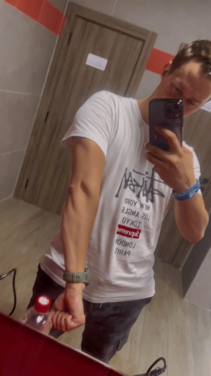 Looky_1710437593553 в LOOKY. #спорт,#спортзал,#тренимкаждыйдень. Всем привет 👋 сегод...