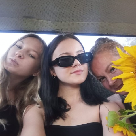 Светик в LOOKY. . Мамины дочки)