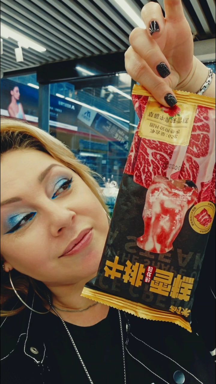 ANN ROXX ПЕВИЦА МУЗЫКАНТ КИТАЙ в LOOKY. . И всё-то эти китайцы...
