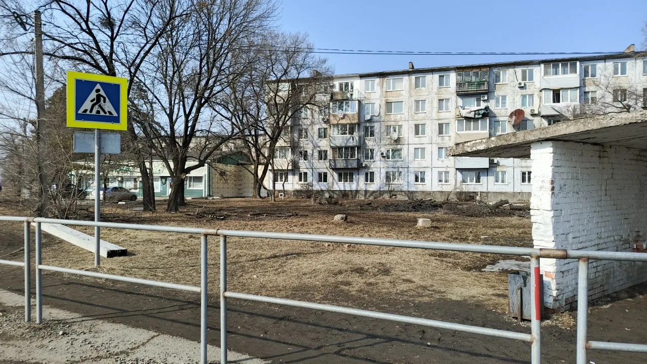 Начались подготовительные работы по благоустройству территории Студенческого сквера, проект которого выиграл в онлайн-голосовании.
#вагутон
#благоустройстволдк
#студенческийскверлдк
#комфортнаясреда
#родноймикрорайон