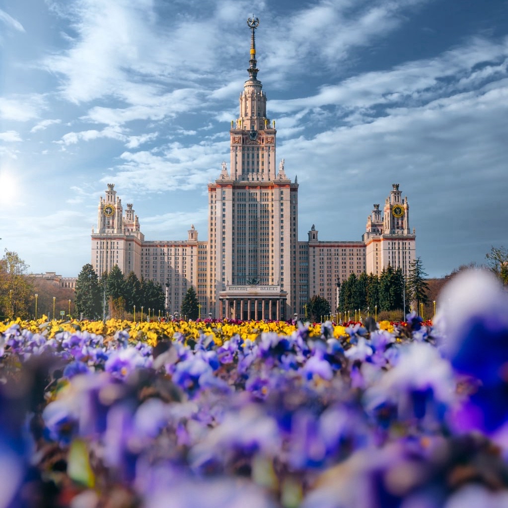 🎉 Чем заняться в Москве на майских праздниках? 🎉
Друзья, майские праздники уже совсем скоро! Если вы планируете провести их в Москве, вот несколько мест, которые стоит посетить:

❤️ ВДНХ. Это крупнейший экспозиционный, музейный и рекреационный комплекс в мире. Его общая площадь составляет более 317 гектаров. На территории Выставки достижений народного хозяйства находится множество музеев, выставочных павильонов, научно-познавательных центров для детей и взрослых, ресторанов и кафе. Также здесь можно взять напрокат велосипеды, самокаты, сегвеи, роликовые коньки и гироскутеры. Рекомендуем вам посетить международную выставку-форум "Россия".

❤️ Посетите выставки в музеях Москвы, например, в Третьяковской галерее (в её коллекции хранится около 190 тысяч произведений искусства) или Эрмитаже, чтобы насладиться произведениями искусства.

❤️ Московский Кремль. Это древнейшая часть столицы, главный общественно-политический и историко-художественный комплекс города. Поучаствуйте в экскурсии по его территории, чтобы узнать больше о истории и культуре России.

❤️ Прогуляйтесь по красивым улицам Арбата и Нового Арбата, где можно отведать местную кухню и купить сувениры.

❤️ Насладитесь весенней атмосферой в прекрасных парках Москвы, таких как: "Парк Горького", "Александровский Сад", "Зарядье", Природный заказник "Воробьёвы горы".

Планируйте свой отдых заранее и наслаждайтесь незабываемыми майскими праздниками в Москве! 🌺🌟

Купить дешевые авиабилеты можно здесь: https://clck.ru/3A4yXU
Экскурсии по Москве: https://clck.ru/3A4yZB

Если нужно подобрать тур в Москву
👨‍💻WhatsApp - wa.me/+79088073040
👨‍💻Telegram - t.me/dt55omsk
📋Оставить заявку на подбор тура - https://clck.ru/38bRRG

 #москва #май #праздник #туры #экскурсии #дворецтуризма #омск #самара #екатерибург