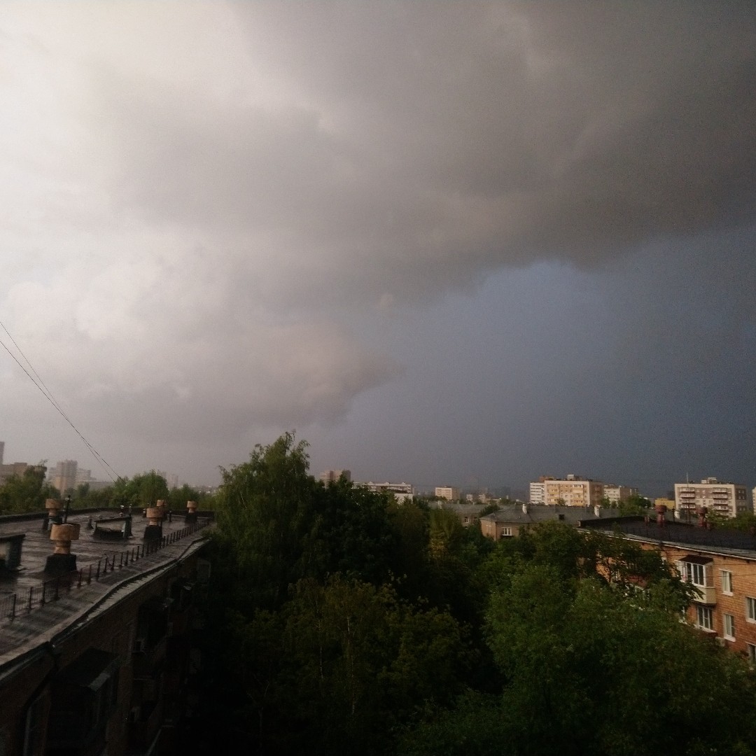 Случилось.

#москва #гроза #грозавмоскве #лето #июнь2023