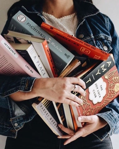 Книжная полка в LOOKY. . Привет, читатели! 📚...