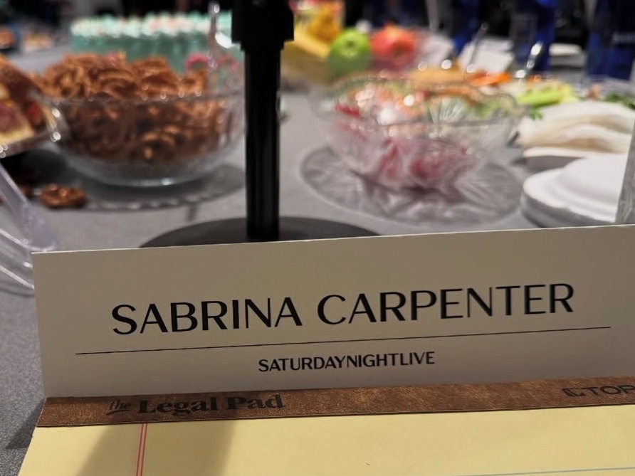 Sabrina Carpenter в LOOKY — фото 2