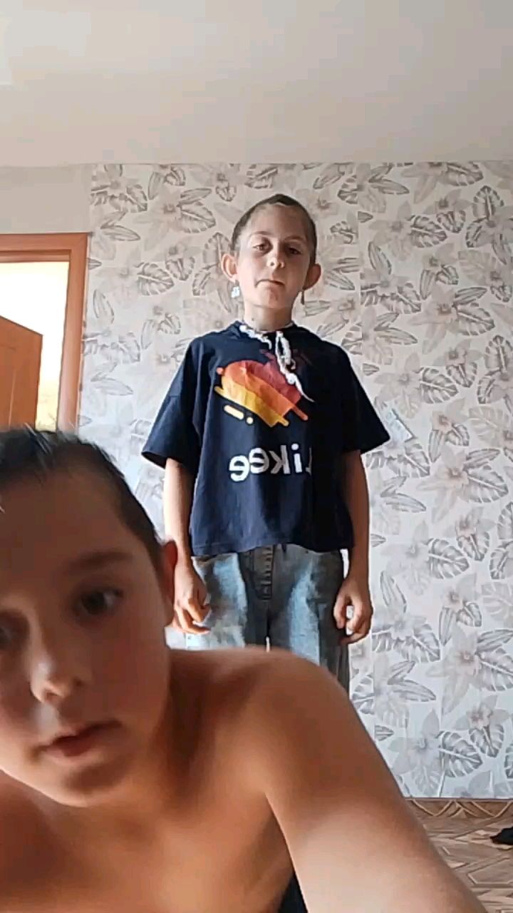 Луна  ._. в LOOKY — Это мой братишка 😎