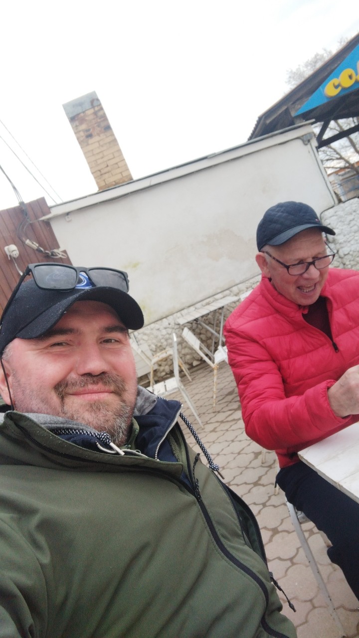 konstantin998 в LOOKY — С Владимиром Ильичом поедаем Крымские Чебуреки.