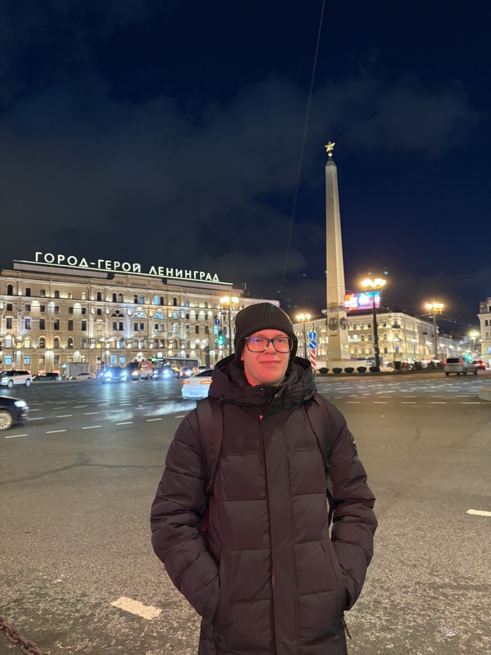 Я и Санкт-Петербург🙂

С сегодняшнего дня буду выпускать цикл постов про мою первую поездку в Санкт-Петербург. В Питер я должен был поехать почти три года назад, но поездка состоялась только в этом месяце🗓️

Забегая вперёд, скажу, что в Петербурге я был совсем недолго, но впечатления получил только положительные, да и фотографий получилось достаточно. Поэтому мне есть, о чём рассказать😉

Кстати, а это моя самая первая фотография из Санкт-Петербурга. Сделал я её на Площади Восстания. После я прошёлся по вечернему Невскому проспекту, где было довольно многолюдно, но красиво. Это стало хорошим началом перед захватывающими приключениями по Петербургу🔥

#Медиа #Блогер #СанктПетербург #Путешествия #Питер