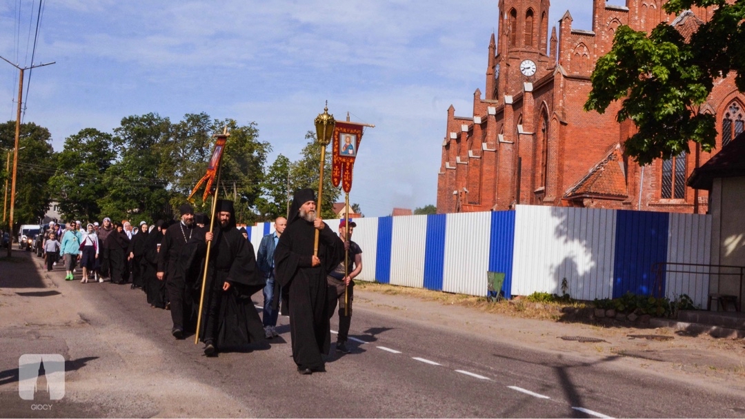 Ежегодный крестный ход в День памяти святого праведного Иоанна Кронштадтского от Свято-Елисаветинского женского монастыря до Славска, 14 июня 2023 года.