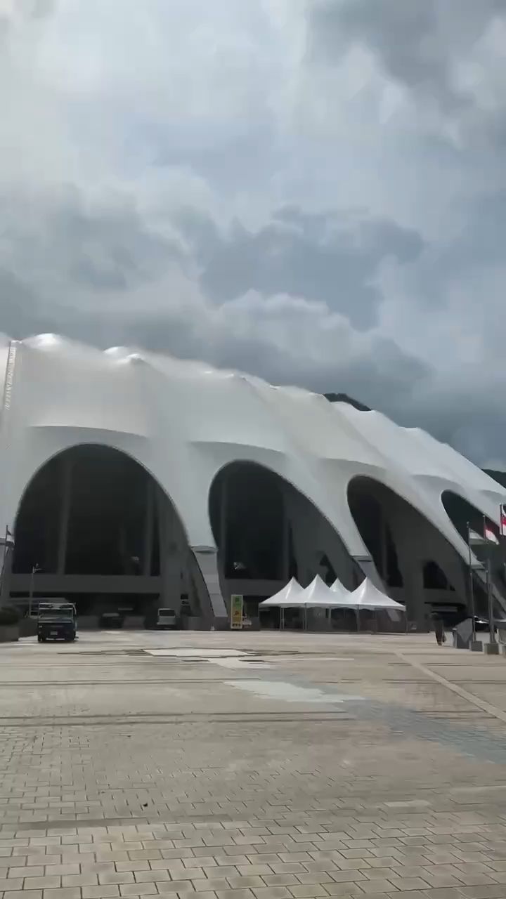 BTS 7 NEWS in LOOKY. . На стадионе Азиатски...