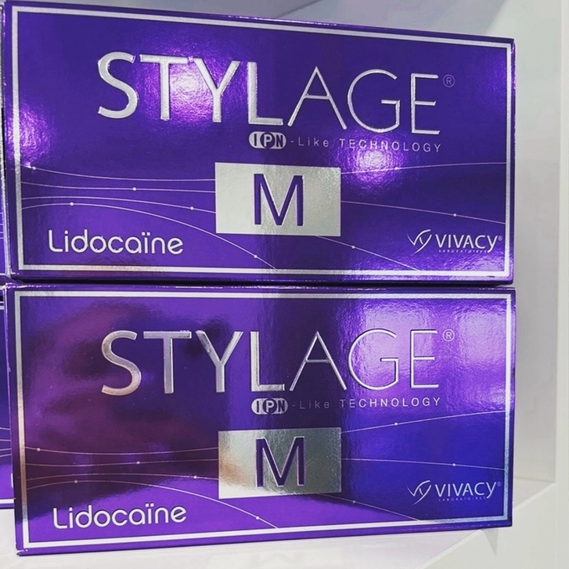 Stylage M - французский филлер на базе гиалуроновой кислоты. 
Хорошо зарекомендовавший себя в косметологии и пользующийся большой популярностью. В составе филлера содержится маннитол, за счёт чего отёк после процедуры минимальный и начинает спадать со 2-го дня.
Данный препарат является дорогим и закупается только по предоплате 50% от процедуры.💉👄