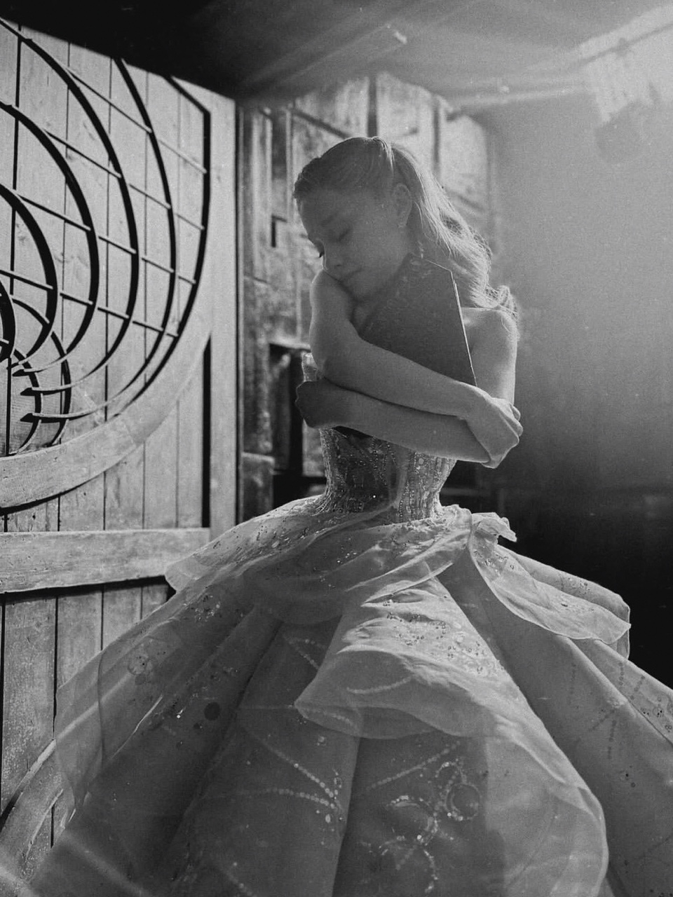 Ariana Grande in LOOKY