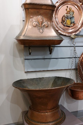 Винтажная фея в LOOKY. #антиквариат,#стариннаямедь,#предметыстарины,#раритет. Антикварный умывальн...