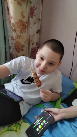 Максим Житарюк в LOOKY. . Я ем шашлык