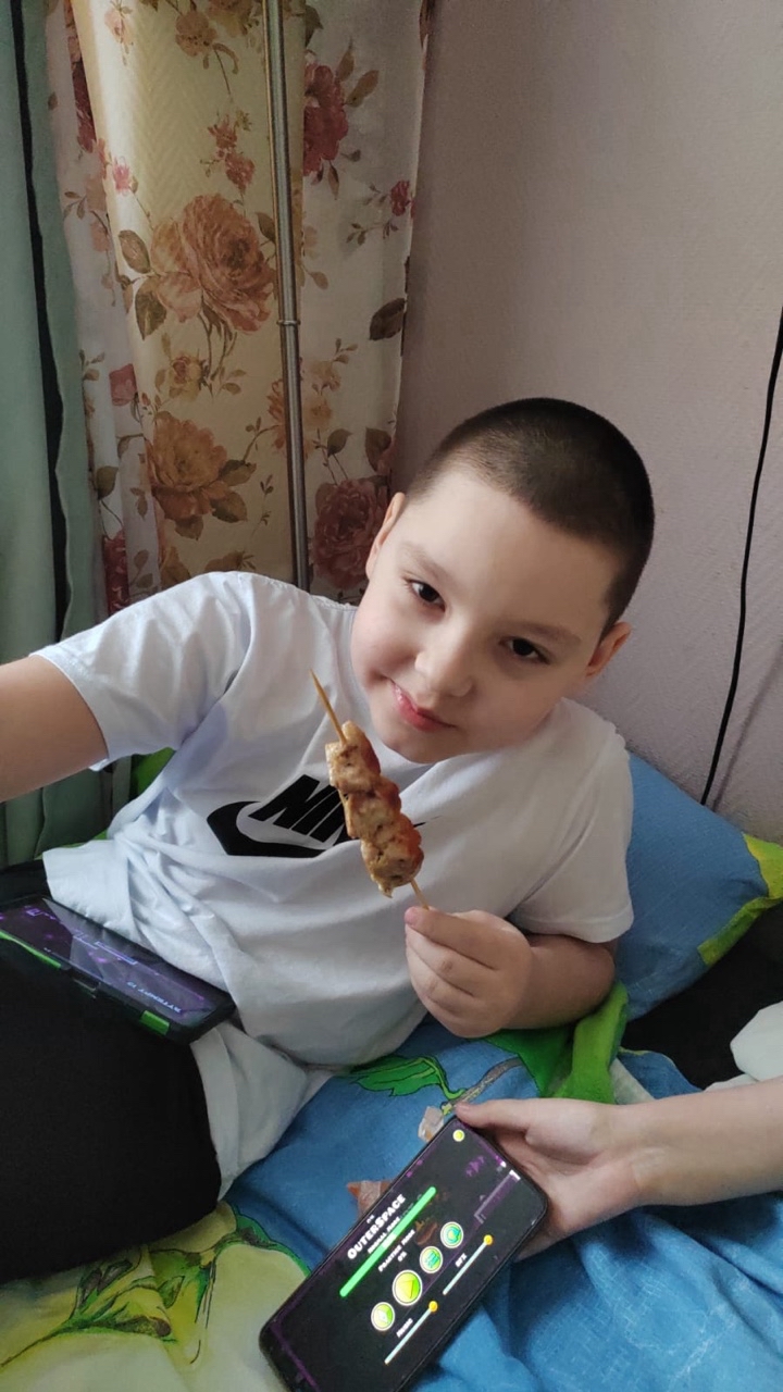 Я ем шашлык