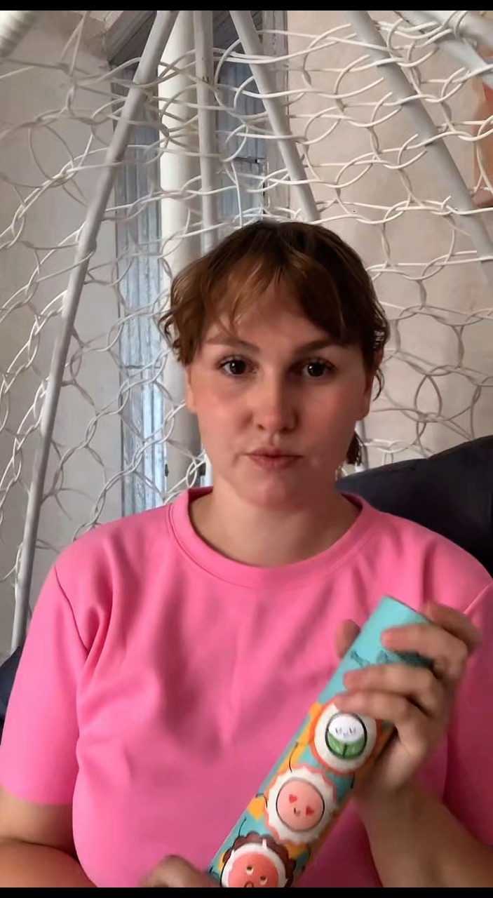 kris.moms.life в LOOKY. . Пробую роллы в тубус...