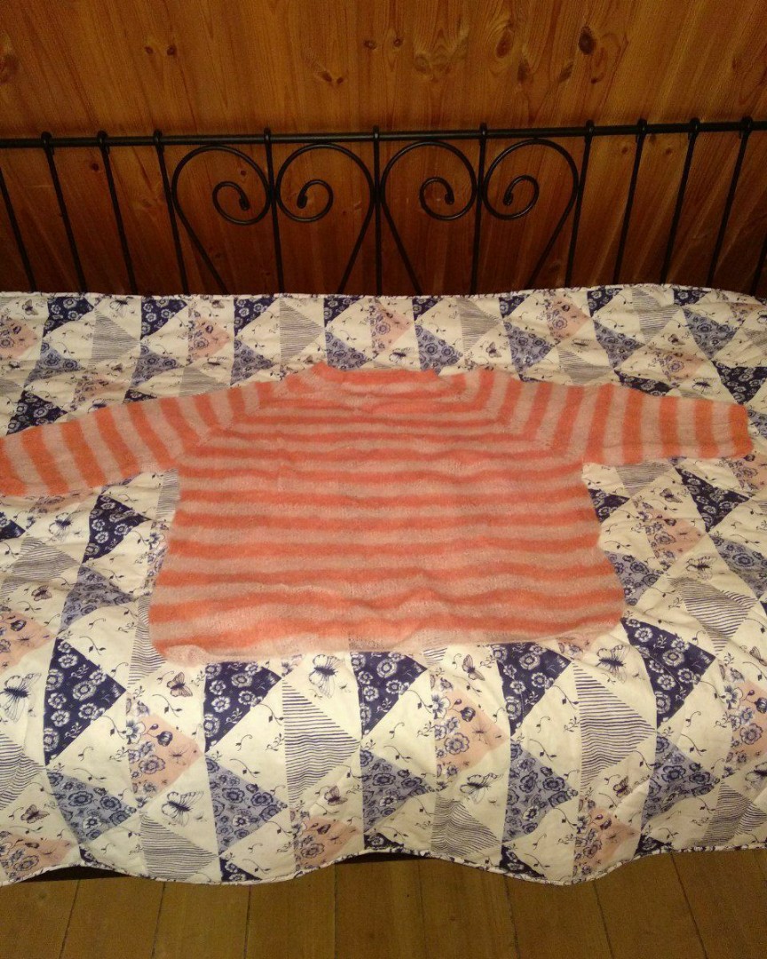 #вязанаякофтаизкоролевскогомохера#цена3500₽.