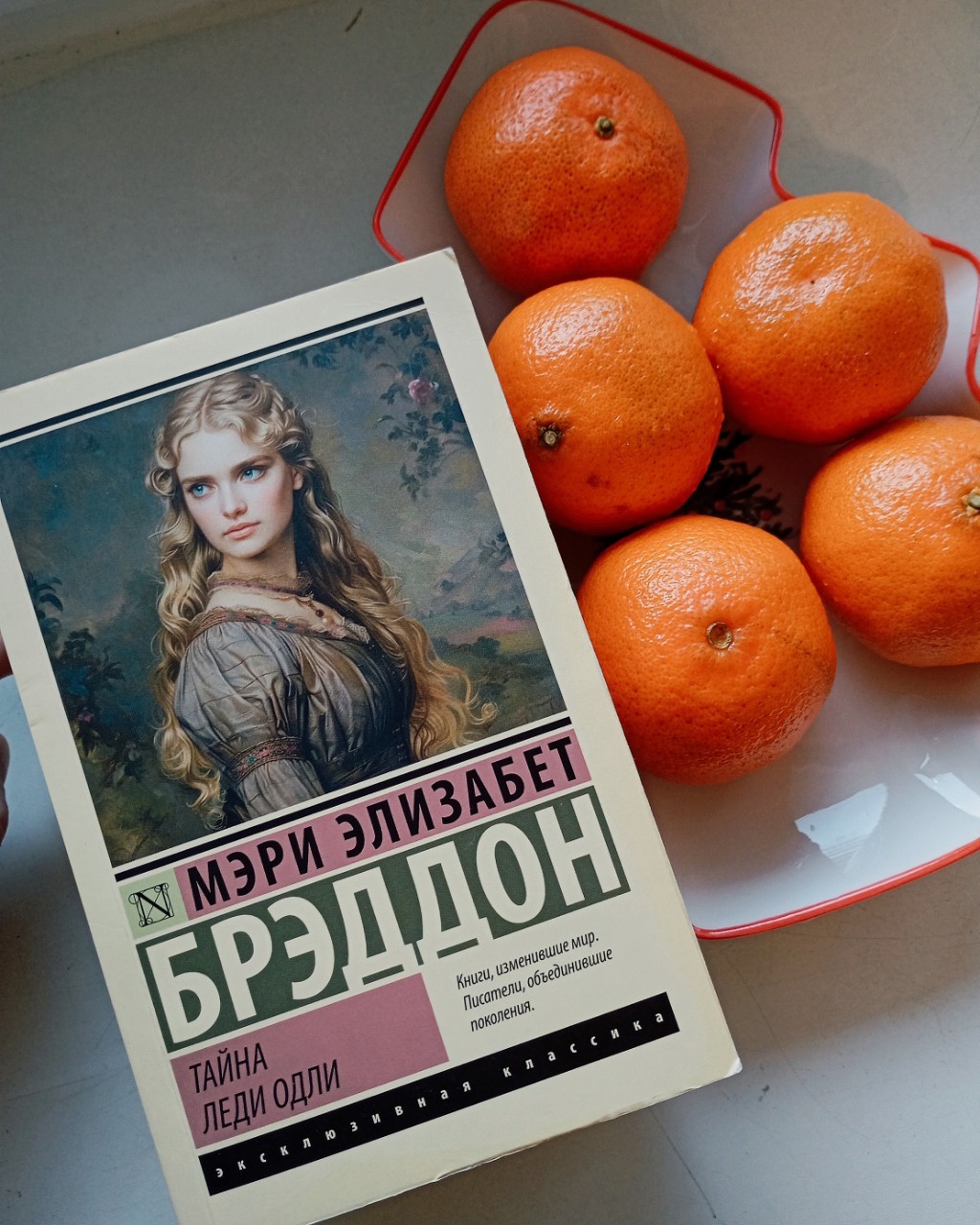 Юля в мире книг в LOOKY — Вернувшись домой после трех лет на австралийских золотых при