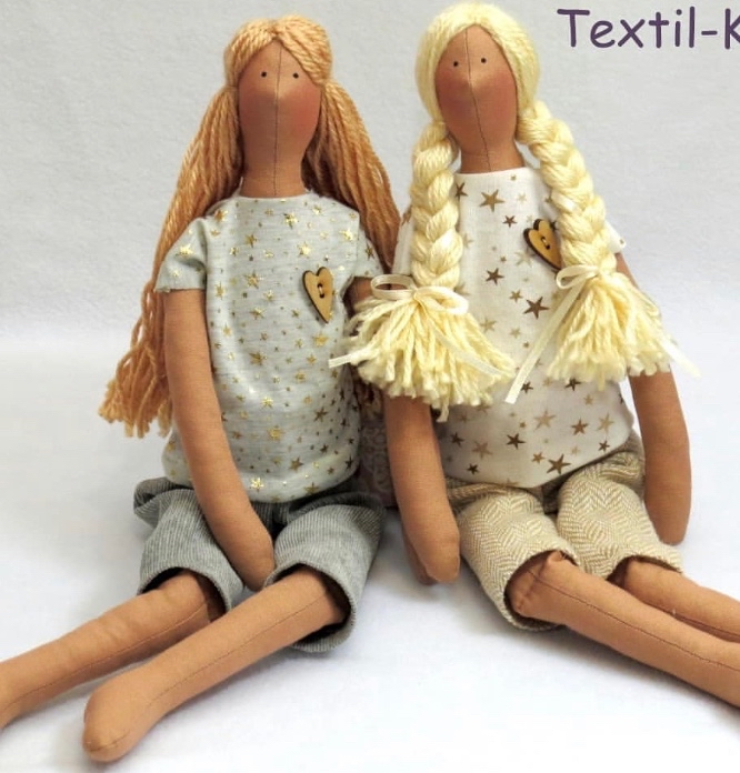 Текстильные куколки #Тильда. Вся одежда снимается. Рост 45 см. Можно стирать вручную или в стиральной машине.
Выполнены на заказ.

#textilkukla #кукланазаказ #куклатильда #кукласвоимируками #куклаизткани #кукларучнойработы