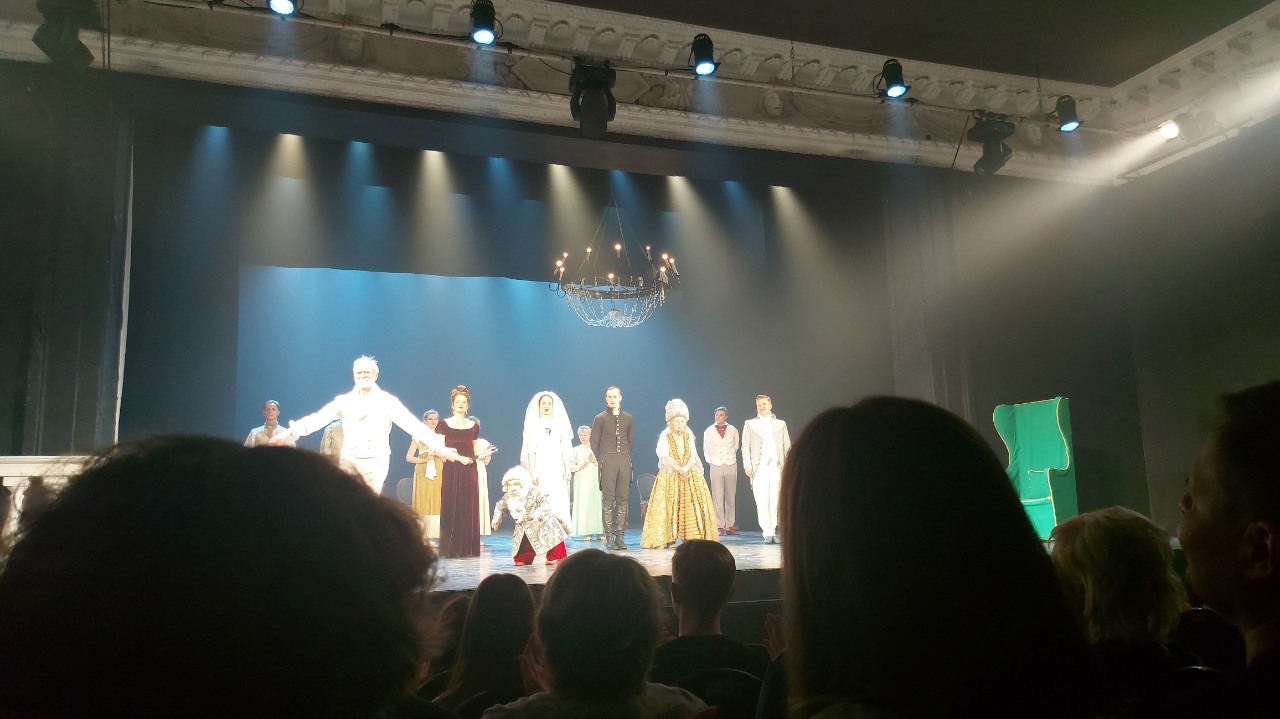 Вчера была первый раз в театре 😄 Решила выбрать классическую постановку по повести А.С. Пушкина "Пиковая дама". 
Впечатления просто непередаваемые) Очень переживала, что не понравится  но все оказалось иначе) Обязательно схожу в этот театр и на другие спектакли тоже 🦋✨️
[#театр](театр) 