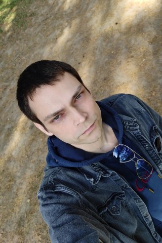 Алексей Клёпов в LOOKY. #alekseyklepov,#алексейклёпов,#Москва,#фото,#поэт,#Россия,#парень,#мужчина,#стиль. Какие мы серьёзные😎...