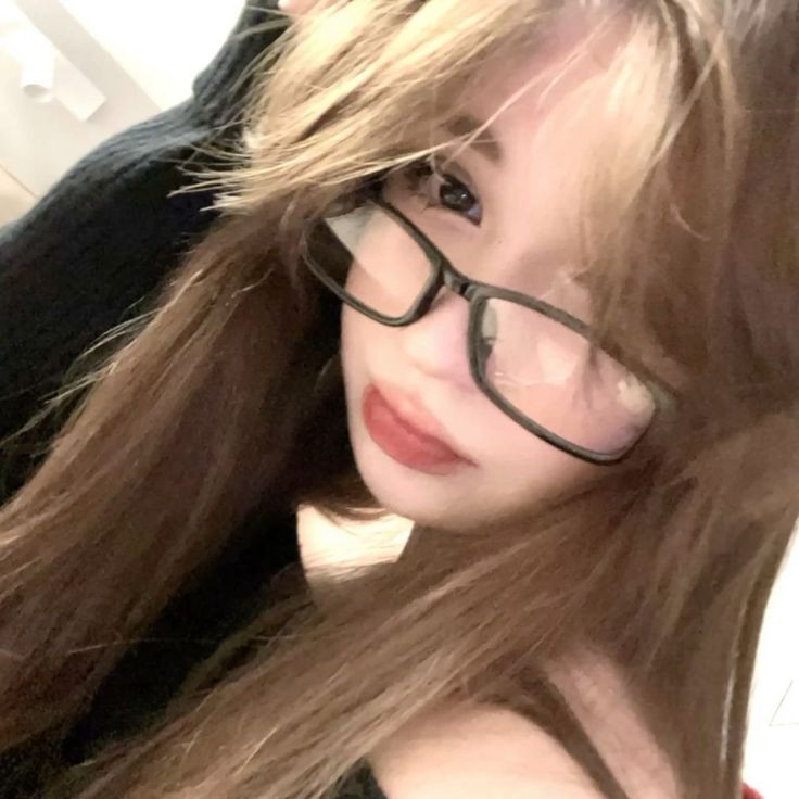 Котик в LOOKY — И кстати да мне есть 18