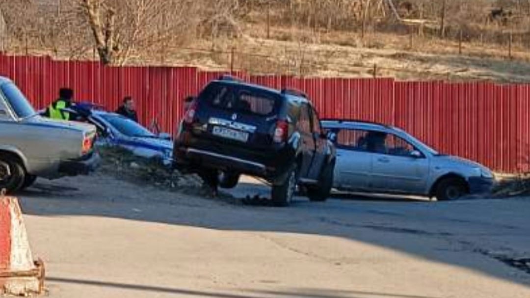 Чел повис на камне, сочувствую...